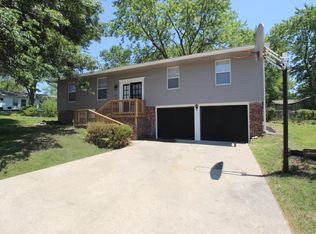 13225 Park Hills Dr, Grandview, MO 64030