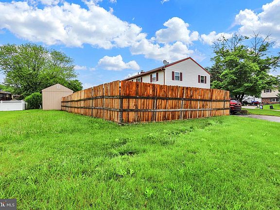 3rd image of 38 Bonniefield Cir