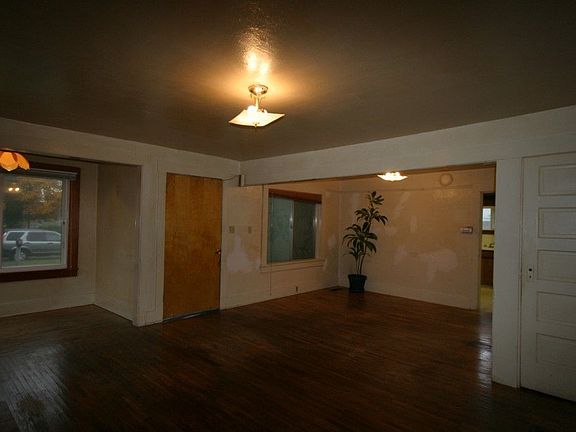 3rd image of 13004 24th Ave S