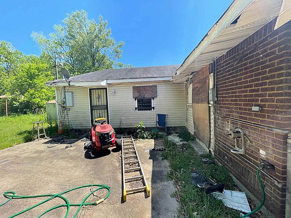 4th image of 1624 S Wellington St