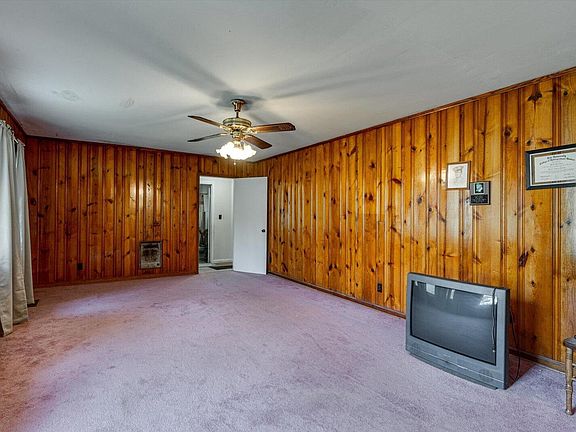 4th image of 1985 Peavine Rd