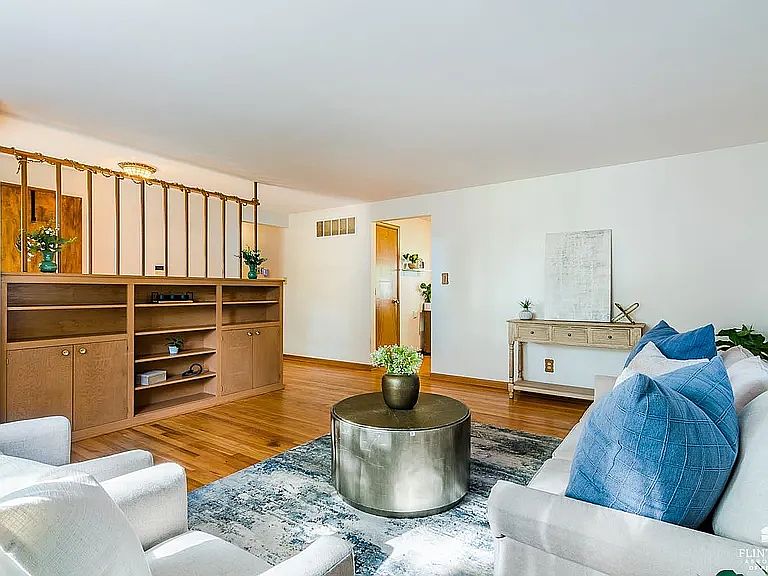 1st image of 946 Mission Ave