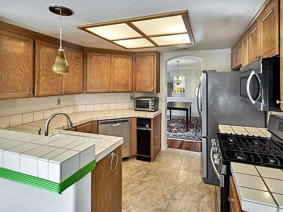 5th image of 537 Mill River Ln