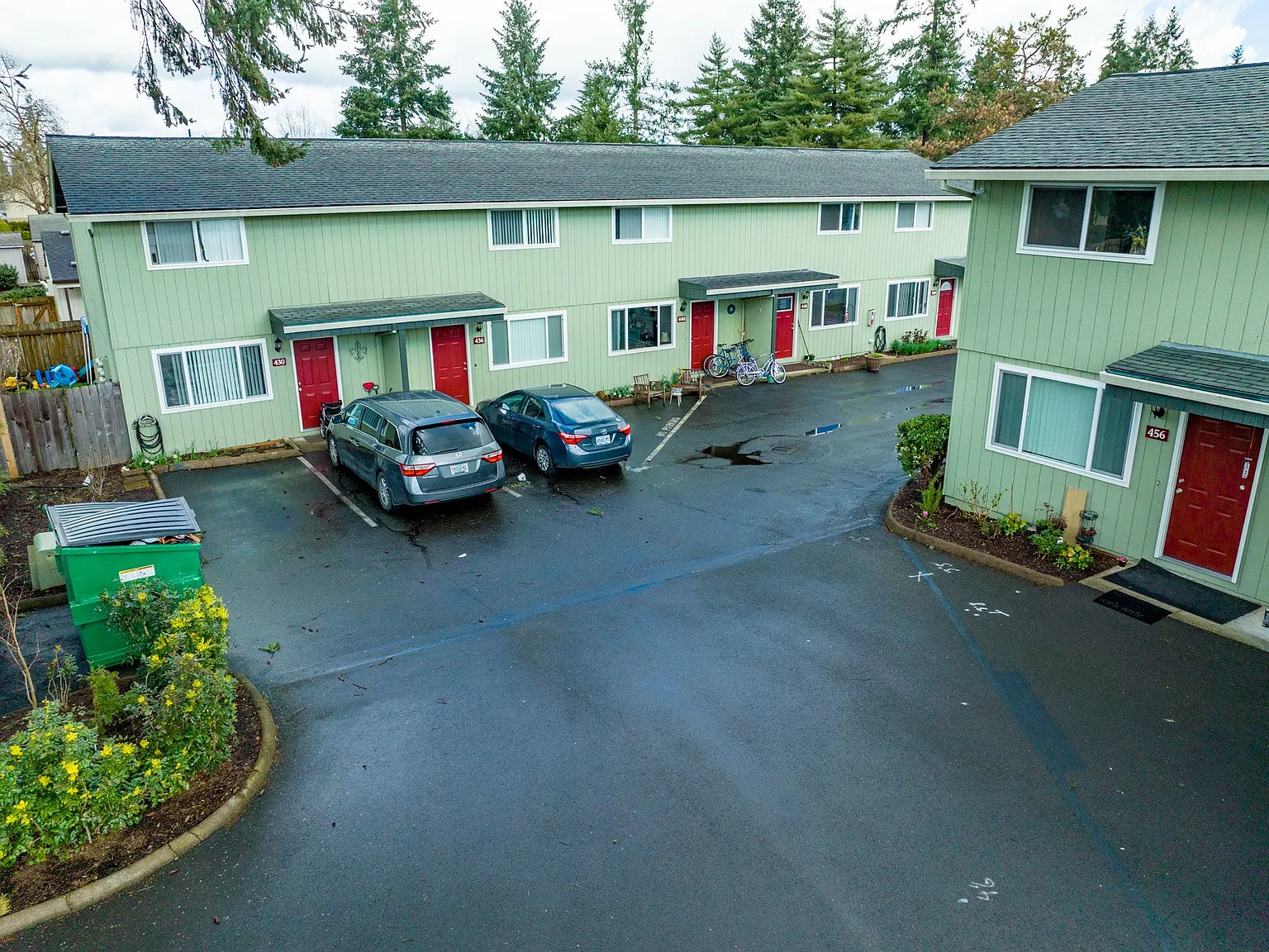 Brentwood Apartments — Photo 2