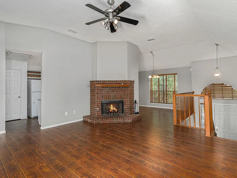 588 Lake Forest Dr — Photo 10