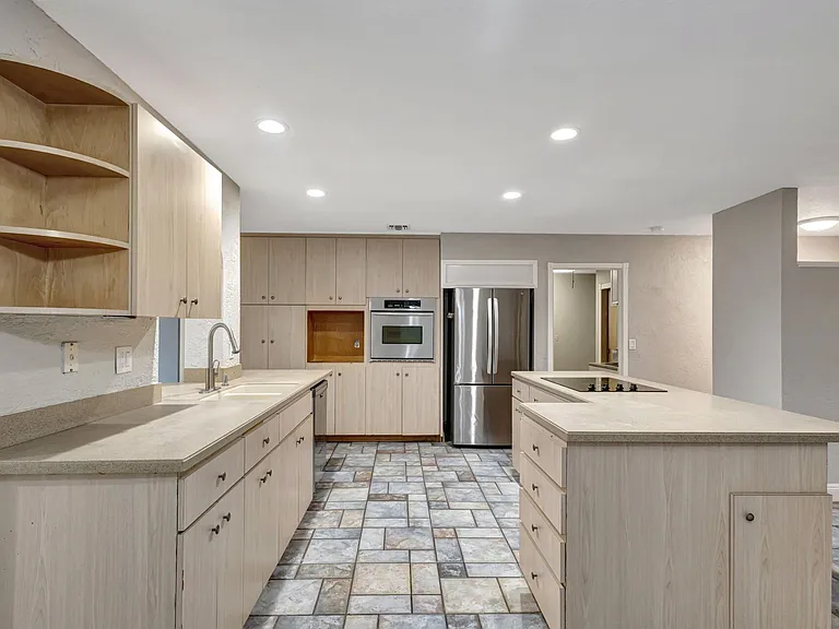 1402 Cormorant Rd — Photo 2