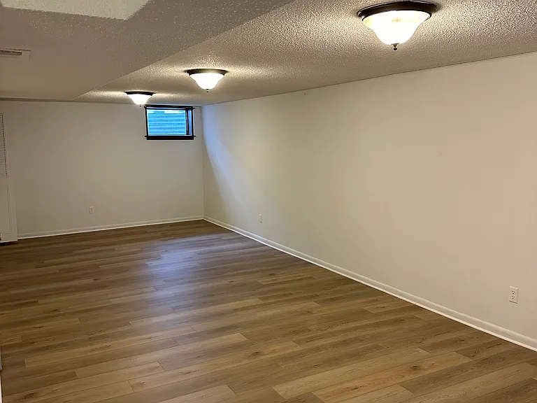 8341 Woodward St — Photo 14