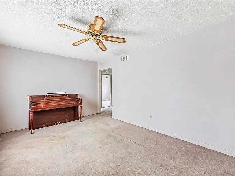 209 Lindy Blvd — Photo 3