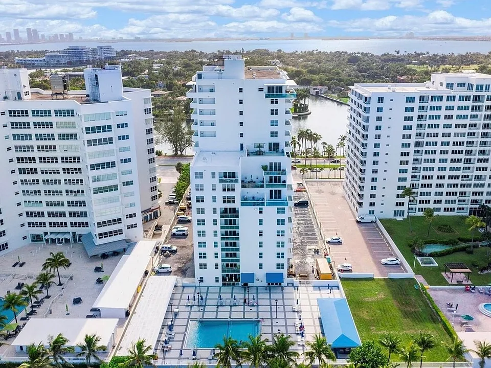 5001 Collins Ave #8E