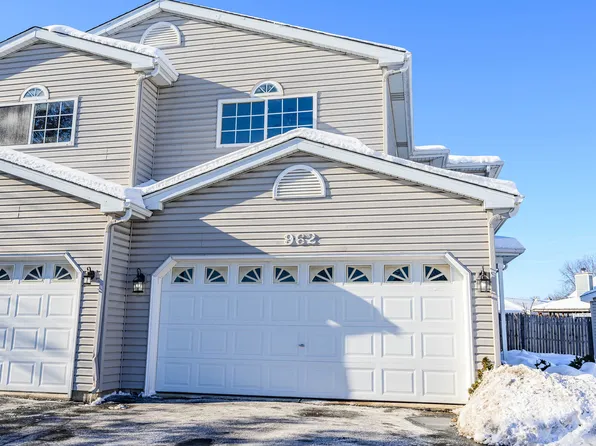 962 Apple Ct, Aurora, IL 60505