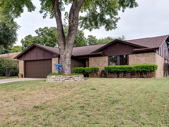 3rd image of 5808 Steeplewood Dr