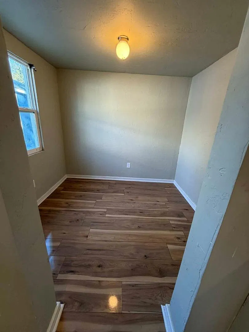 607 Grove St — Photo 2