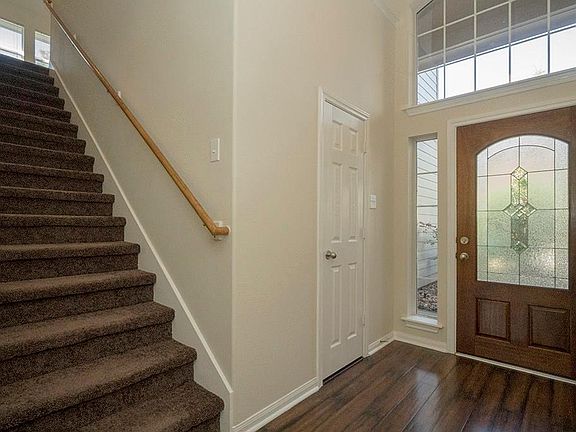 5th image of 34 Nestlewood Pl