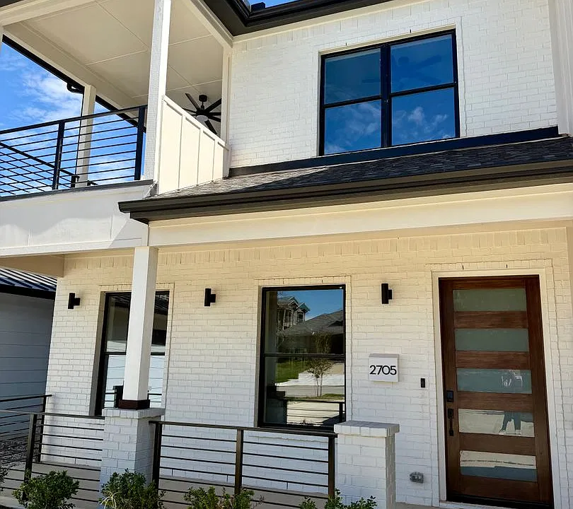 2705 Gordon Ave