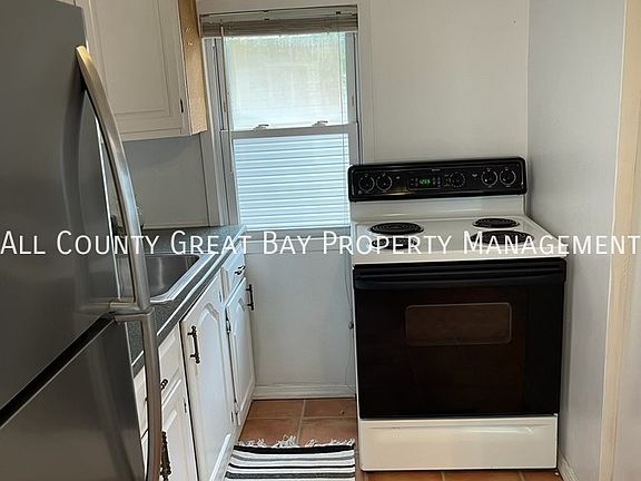4th image of 27 Walnut Ave Unit 2