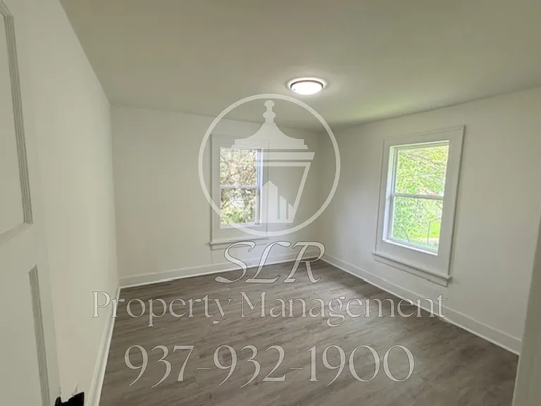 3925 Hoover Ave — Photo 4