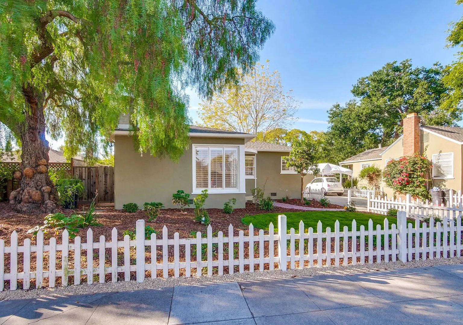 Wow! What a Great Home! Available Now! — Photo 3