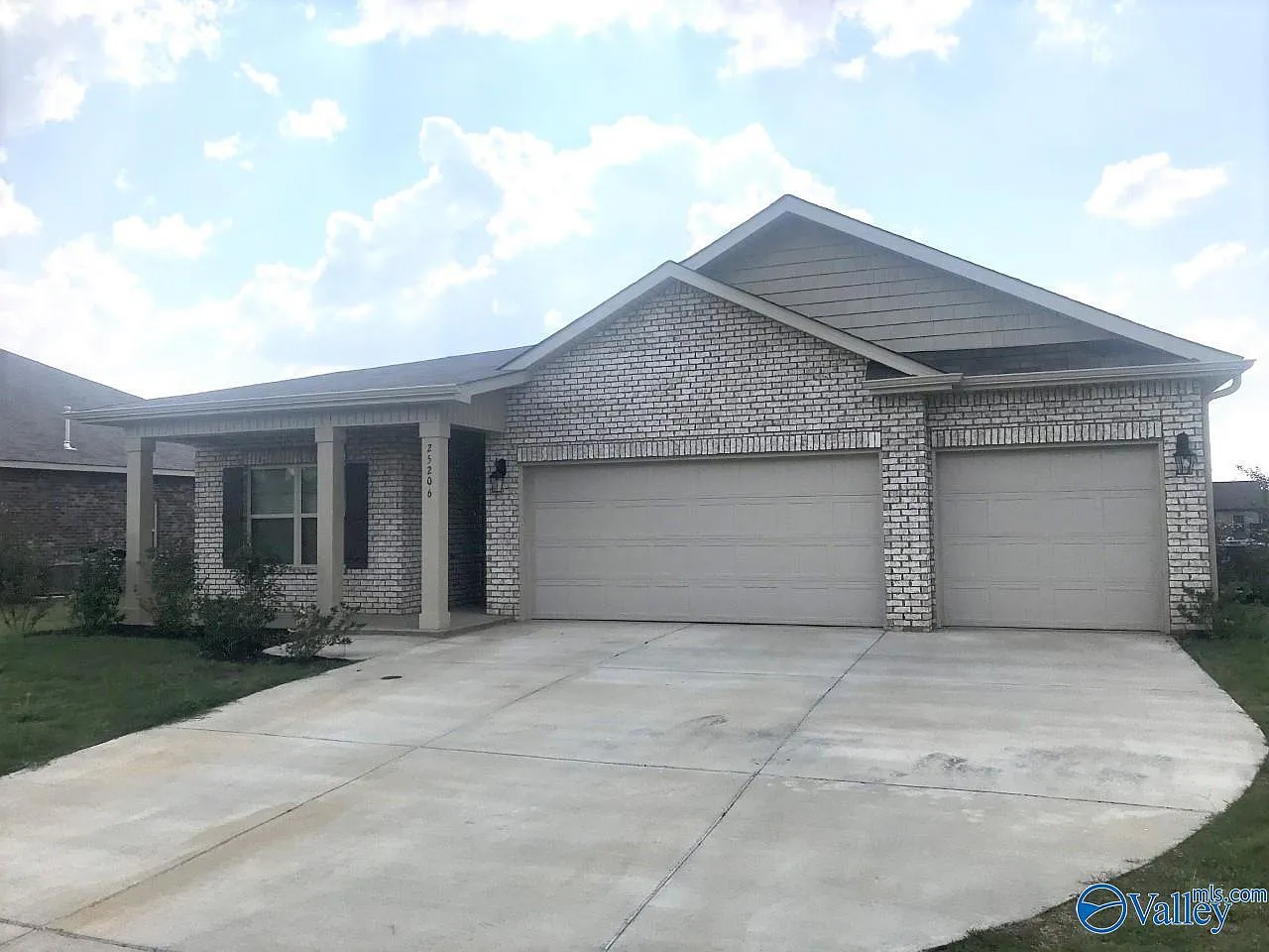 4 bed, 3.0 bath, 2019 sqft, $1,950 — Photo 1