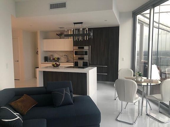 3rd image of 851 NE 1st Avenue #3802