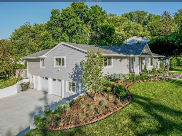 4870 Skyline Dr, Sioux City, IA 51104