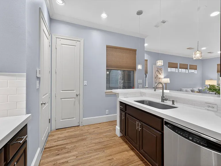 931 W 23rd St #I — Photo 13