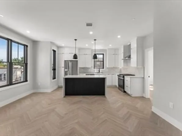 106 Moore St #8, Boston, MA 02128