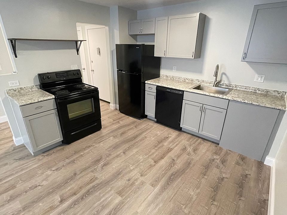 1st image of 515-519 S Milwaukee Ave #11248267
