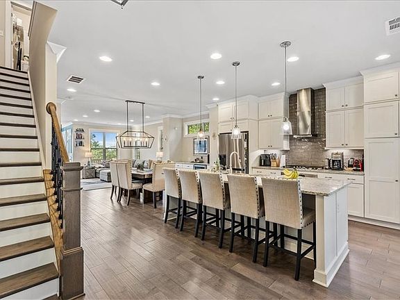 3rd image of 1305 Faircrest Way