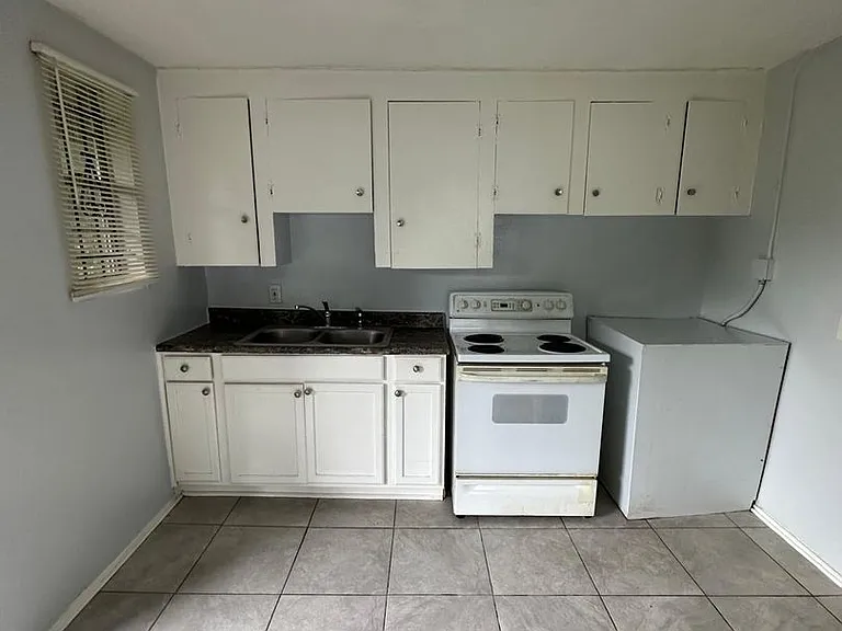 1364 Harrison St — Photo 3