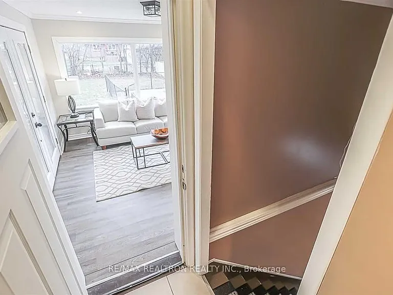 917 Henry St — Photo 20