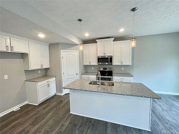 4th image of 136 Holly Oak Ct