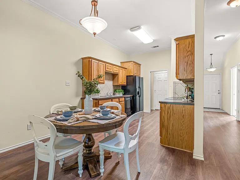 502 S Main St #B — Photo 3