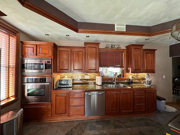 2079 Oakridge Dr, Salix, PA 15952