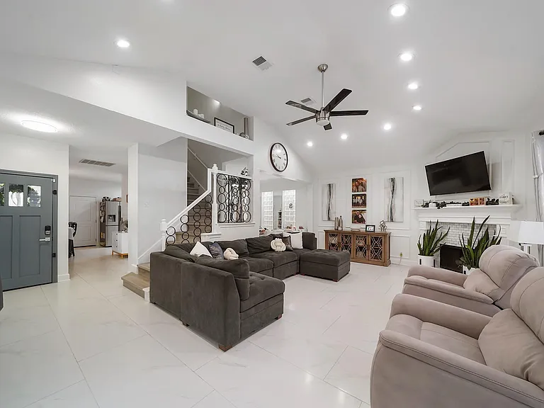 14402 Westbury Ct — Photo 6