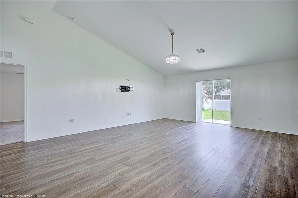 4550 San Ignacio — Photo 2