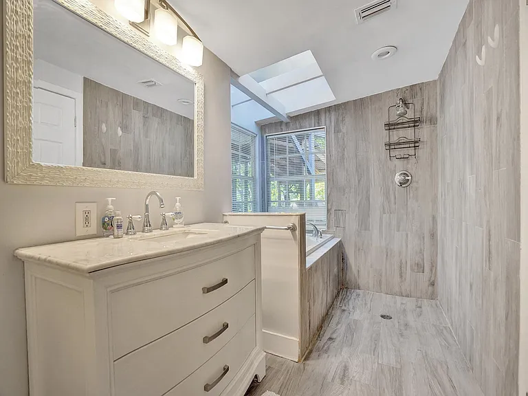 720 SW 11th Ct — Photo 13