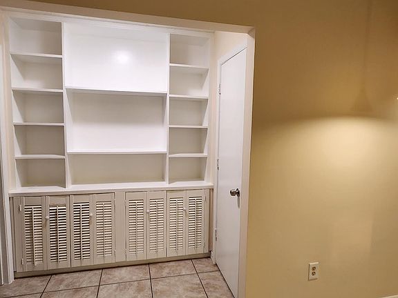 5th image of 2390 SW Bayshore Blvd