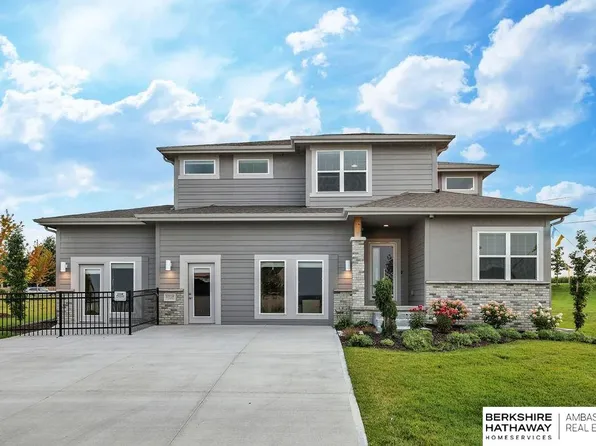 10518 S 113th St, Papillion, NE 68046