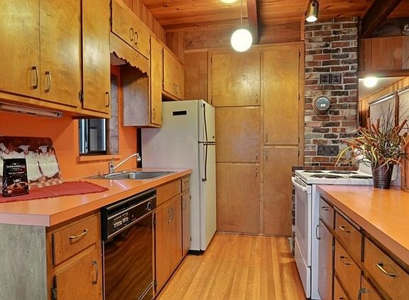 5th image of 5415 Crescent Beach Road Kp N
