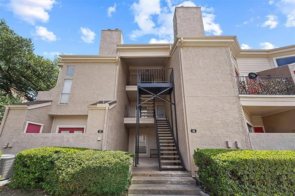 2 bed, 2.0 bath, 951 sqft, $1,300 — Photo 2