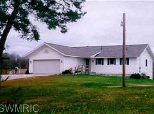 12101 Long Lake Dr NW, Sparta, MI 49345