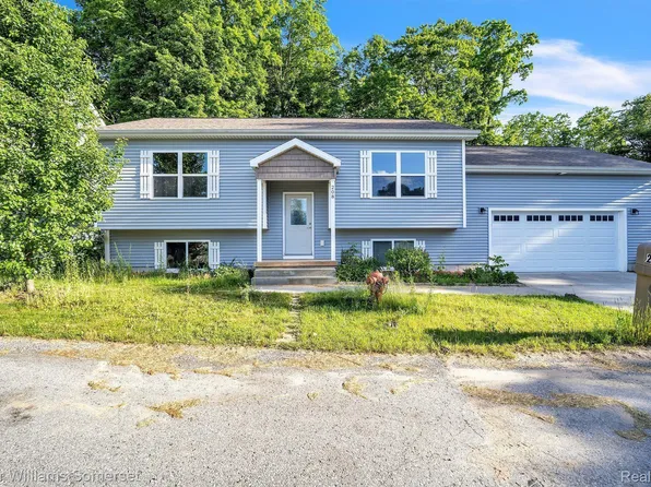 208 Parkview Dr, Kingsley, MI 49649