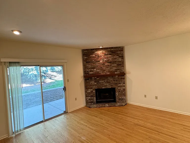 240 Shaler St — Photo 7
