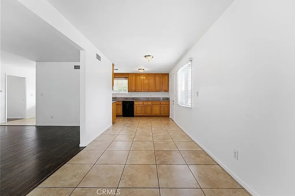 4 bed, 1886 sqft, $3,400 — Photo 4