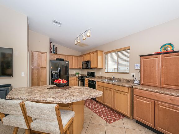4th image of 39039 S Furlong Ct