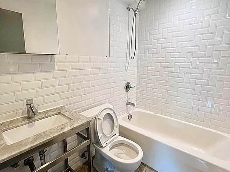 448 Jefferson Ave #4R — Photo 13