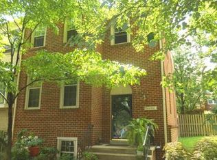 4856 Carriagepark Rd, Fairfax, VA 22032