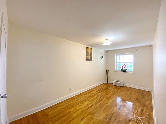 4th image of 2708 Mill Ave #1