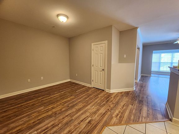 2nd image of 2801 Bloomfield Ln Unit 305
