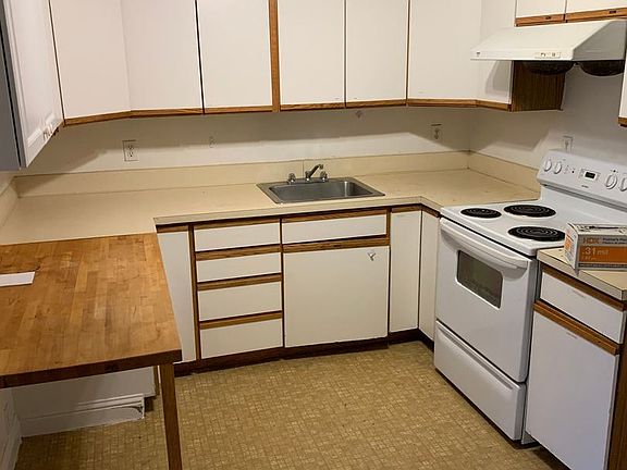 3rd image of 127 11th Ave E #10400328